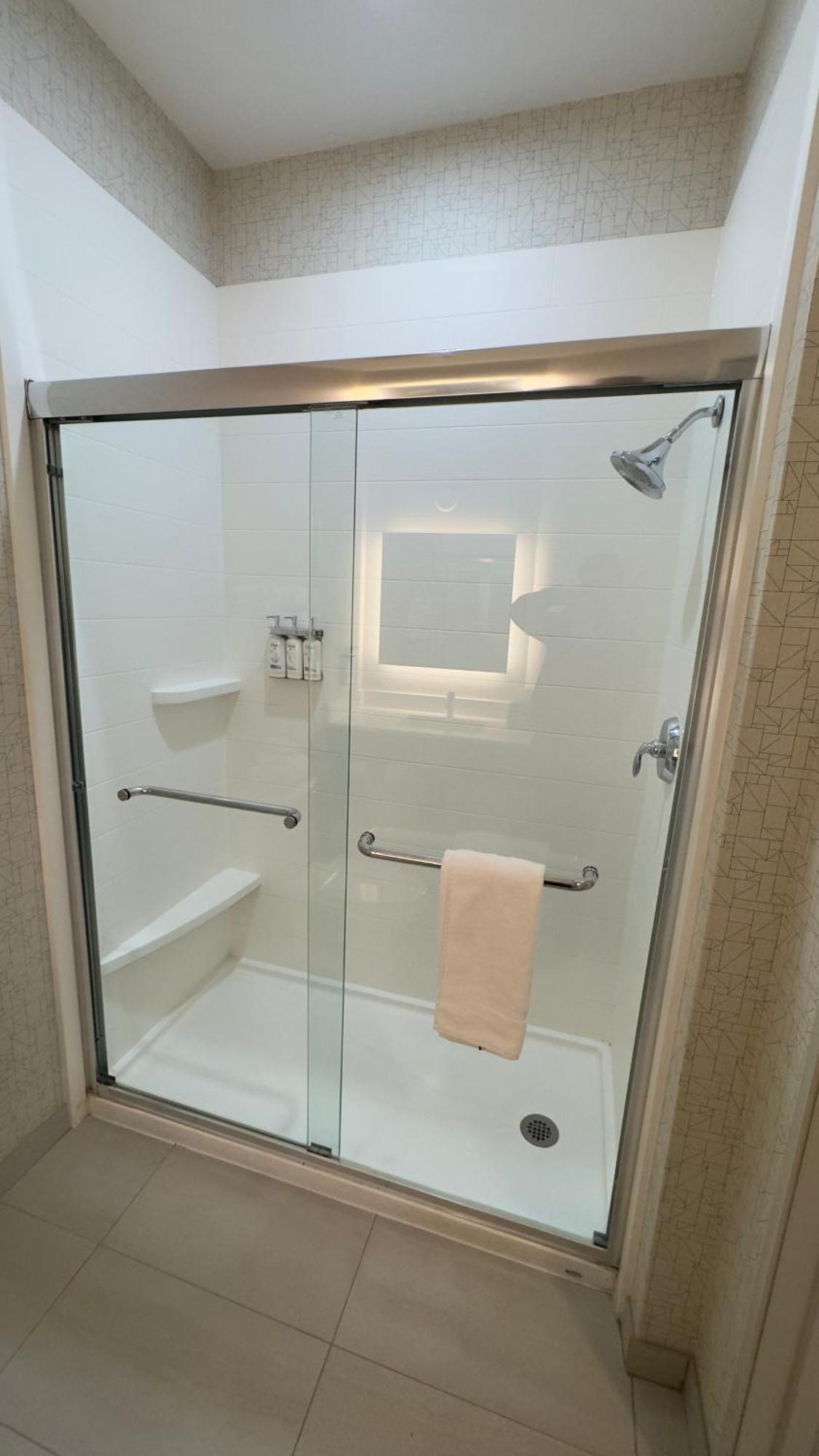 Holiday Inn Express Hotel & Suites Marina By Ihg Экстерьер фото