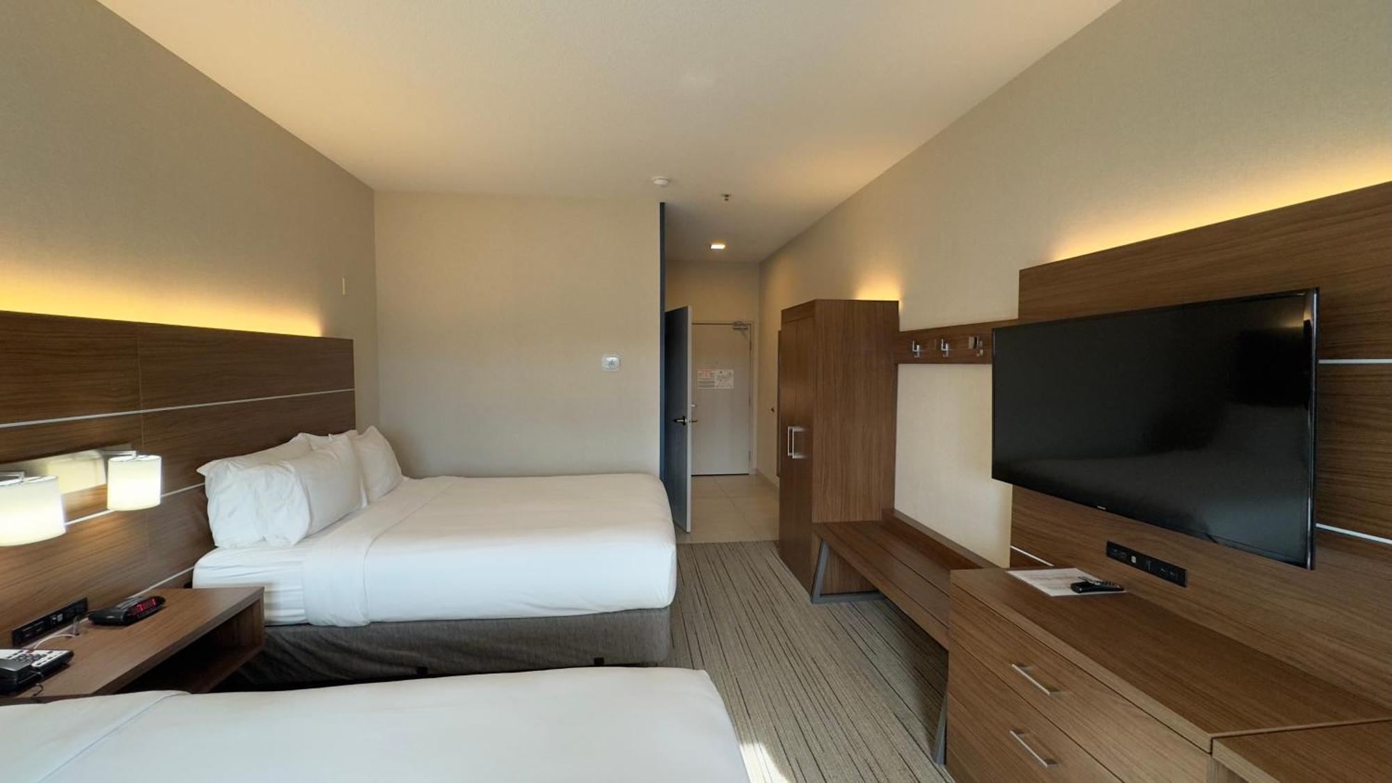 Holiday Inn Express Hotel & Suites Marina By Ihg Экстерьер фото